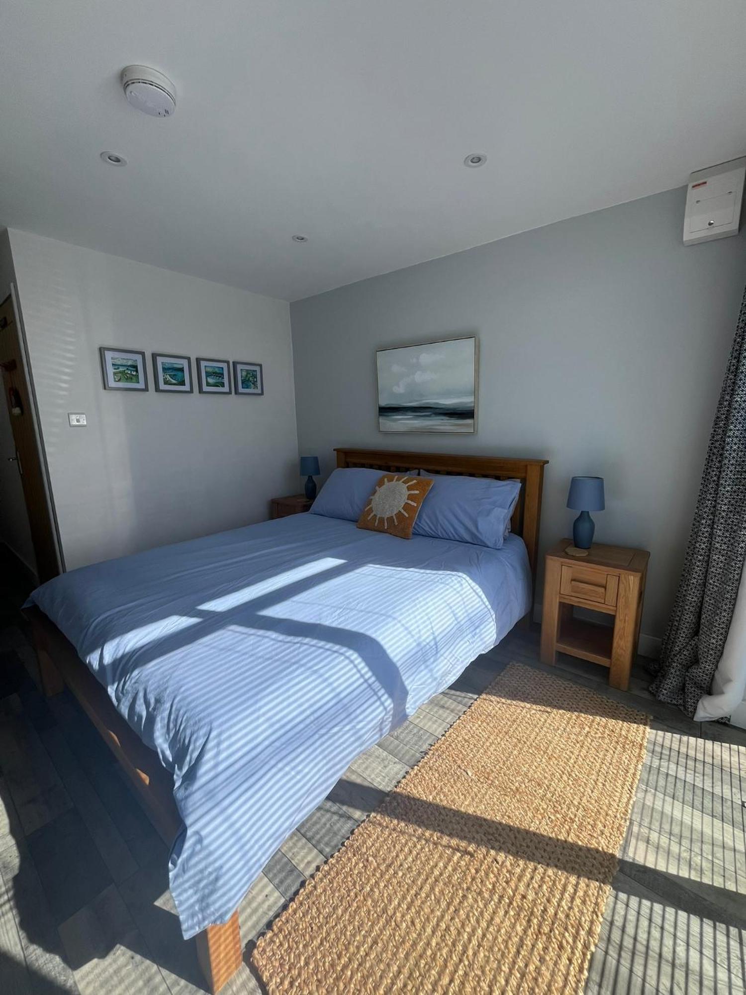 Entire Guest Suite In Four Mile Bridge, Rhoscolyn فالي المظهر الخارجي الصورة
